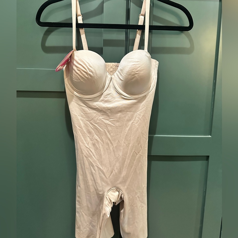 Spanx strapless mid thigh body suit, NEW WITH TAGS, NEVER WORN